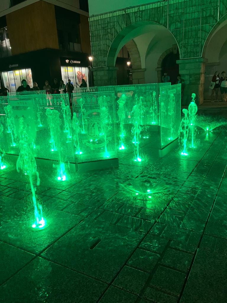 Nocne zdjcia nowej fontanny