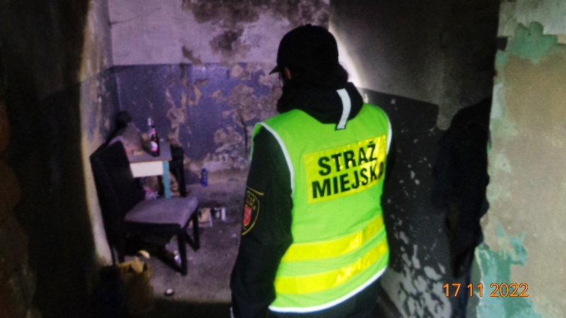 Strażnicy monitorują miejsca przebywania bezdomnych
